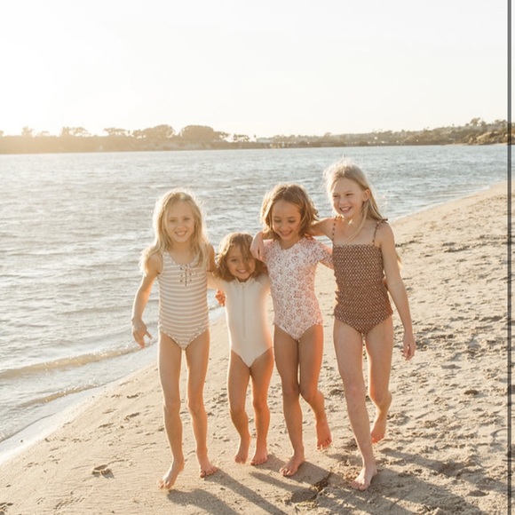 Rylee + Cru Ribbed Rash Guard Onepiece ivory Shell 18/24M - Picture 7 of 7